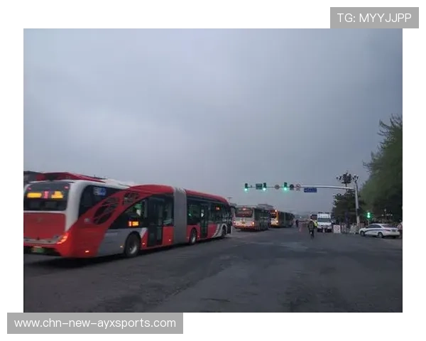 武汉三镇边路换节奏效果突出，一度打乱节拍