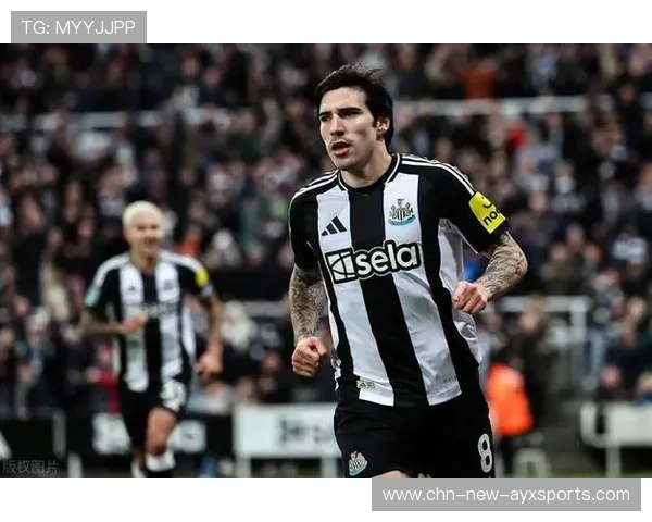 托纳利禁区外抽射打入死角，纽卡斯尔气势如虹——一场战术与信念的交响