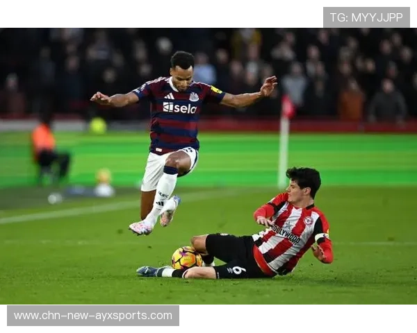 纽卡斯尔边路突破，连续威胁对手禁区的攻势艺术